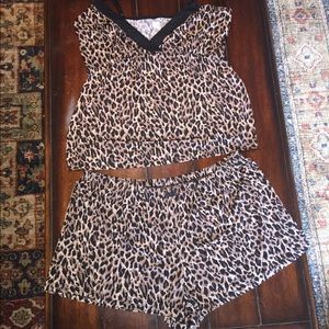 Delta Burke Intimate sleep ware cheetah print 💗✨